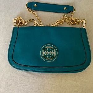 Authentic Tory Burch leather shoulder bag.